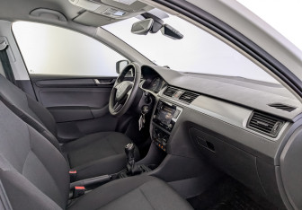 Подержанный автомобиль Skoda Rapid Liftback 2019 года (11 фото)