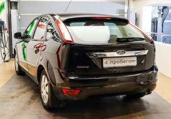 Подержанный автомобиль Ford Focus Hatchback 2008 года (6 фото)