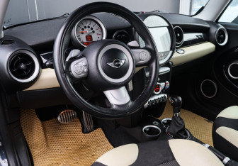 Подержанный автомобиль MINI Hatch 2008 года (9 фото)
