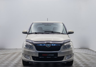 Подержанный автомобиль Skoda Fabia Hatchback 2012 года (8 фото)