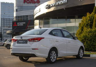 Подержанный автомобиль Changan Alsvin 2023 года (4 фото)