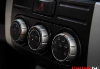 Подержанный автомобиль Nissan X-Trail 2011 года (16 фото)