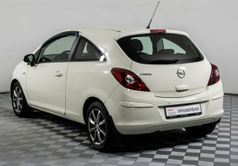 Подержанный автомобиль Opel Corsa 2011 года (7 фото)