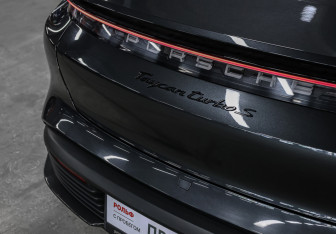 Подержанный автомобиль Porsche Taycan 2021 года (27 фото)