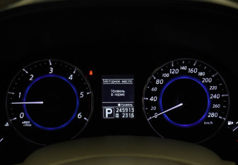 Подержанный автомобиль Infiniti FX 2012 года (11 фото)
