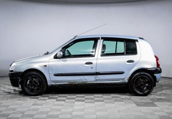 Подержанный автомобиль Renault Clio Hatchback 2000 года (8 фото)