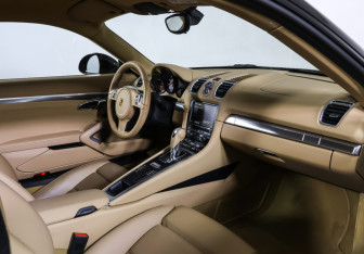 Подержанный автомобиль Porsche Cayman 2016 года (11 фото)