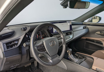 Подержанный автомобиль Lexus ES 2023 года (20 фото)