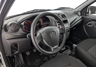 Подержанный автомобиль LADA (ВАЗ) Granta Liftback 2023 года (15 фото)