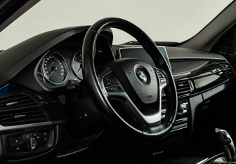 Подержанный автомобиль BMW X5 2017 года (11 фото)