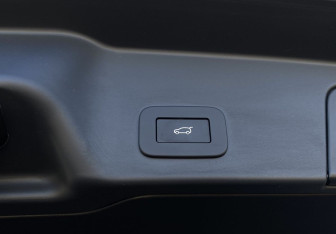 Подержанный автомобиль Land Rover Range Rover Evoque 2025 года (10 фото)