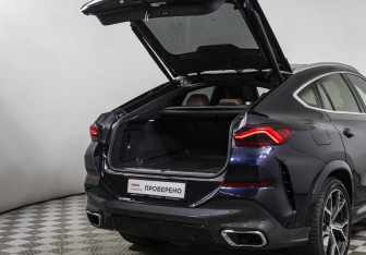 Подержанный автомобиль BMW X6 2021 года (21 фото)