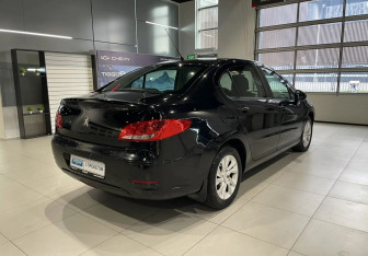 Подержанный автомобиль Peugeot 408 2013 года (4 фото)