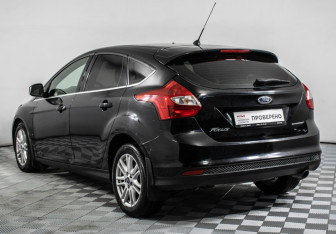 Подержанный автомобиль Ford Focus Hatchback 2014 года (7 фото)