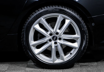 Подержанный автомобиль Audi A7 2021 года (15 фото)