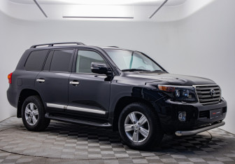 Подержанный автомобиль Toyota Land Cruiser Suv 2013 года (7 фото)