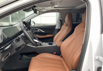 Подержанный автомобиль Omoda C5 2022 года (24 фото)