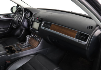 Подержанный автомобиль Volkswagen Touareg 2013 года (6 фото)