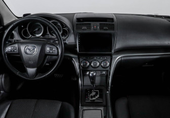 Подержанный автомобиль Mazda 6 Sedan 2010 года (12 фото)