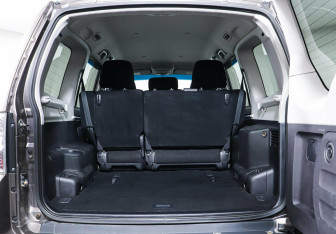 Подержанный автомобиль Mitsubishi Pajero 2012 года (12 фото)