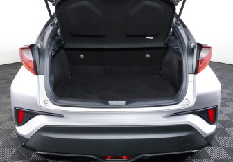 Подержанный автомобиль Toyota C-HR 2019 года (9 фото)