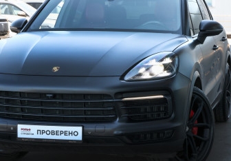 Подержанный автомобиль Porsche Cayenne 2020 года (25 фото)