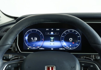 Подержанный автомобиль Hongqi HS5 2024 года (11 фото)