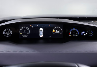 Подержанный автомобиль Changan UNI-V 2023 года (15 фото)