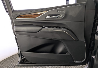 Подержанный автомобиль Cadillac Escalade Suv 2021 года (18 фото)