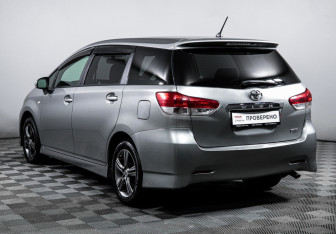 Подержанный автомобиль Toyota Wish Minivan 2010 года (7 фото)
