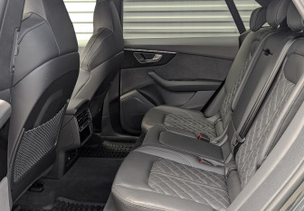 Подержанный автомобиль Audi SQ8 2024 года (12 фото)