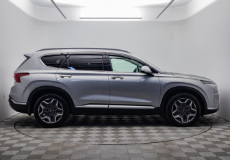 Подержанный автомобиль Hyundai Santa Fe 2023 года (6 фото)