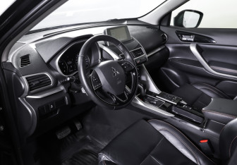 Подержанный автомобиль Mitsubishi Eclipse Cross 2018 года (15 фото)