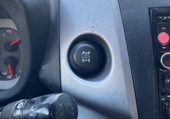 Подержанный автомобиль Toyota RAV4 2006 года (16 фото)