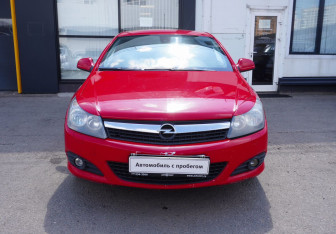 Подержанный автомобиль Opel Astra Hatchback 2010 года (2 фото)