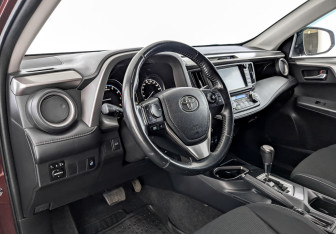 Подержанный автомобиль Toyota RAV4 2019 года (16 фото)