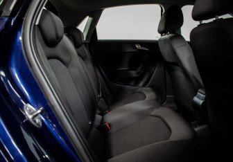 Подержанный автомобиль Audi A1 2015 года (9 фото)