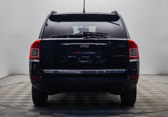 Подержанный автомобиль Jeep Compass 2012 года (6 фото)