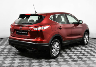 Подержанный автомобиль Nissan Qashqai 2015 года (5 фото)