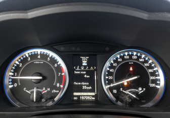 Подержанный автомобиль Toyota Highlander 2015 года (16 фото)