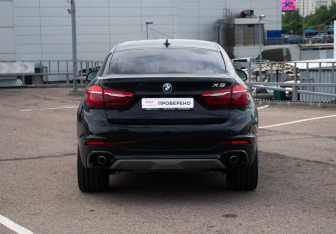 Подержанный автомобиль BMW X6 2015 года (6 фото)