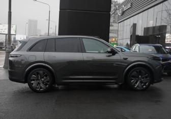 Подержанный автомобиль LiXiang L7 2023 года (4 фото)