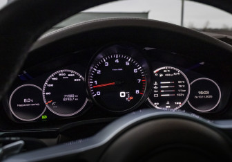 Подержанный автомобиль Porsche Cayenne 2019 года (16 фото)