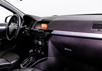 Подержанный автомобиль Opel Astra Wagon 2014 года (9 фото)