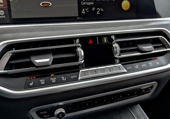 Подержанный автомобиль BMW X5 2021 года (21 фото)