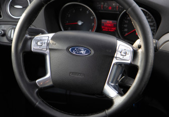 Подержанный автомобиль Ford Galaxy 2011 года (12 фото)