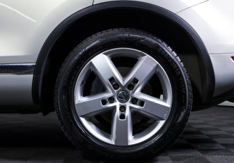 Подержанный автомобиль Volkswagen Touareg 2014 года (22 фото)