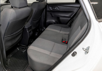 Подержанный автомобиль Toyota Auris Hatchback 2013 года (12 фото)