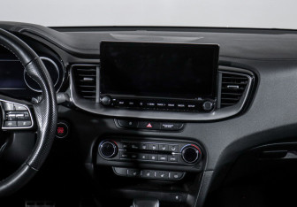 Подержанный автомобиль Kia Ceed Hatchback 2021 года (13 фото)