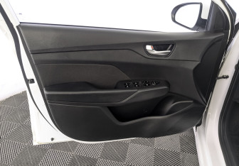 Подержанный автомобиль Hyundai Solaris Sedan 2021 года (18 фото)